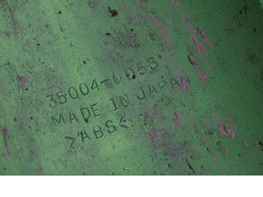 Extrabild2 på <p>Framskärm från Kawasaki ER-6N 2008.</p>

<p>Liten skav märke i framkanten på vänster sida se bild.</p> motorcykel.