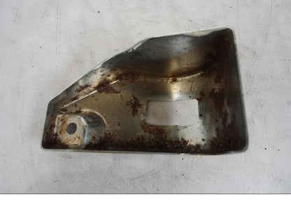 Snett nerifrån på Bromsvätskebehållarkåpa från en Kawasaki VN 1500 -2003 motorcykel.