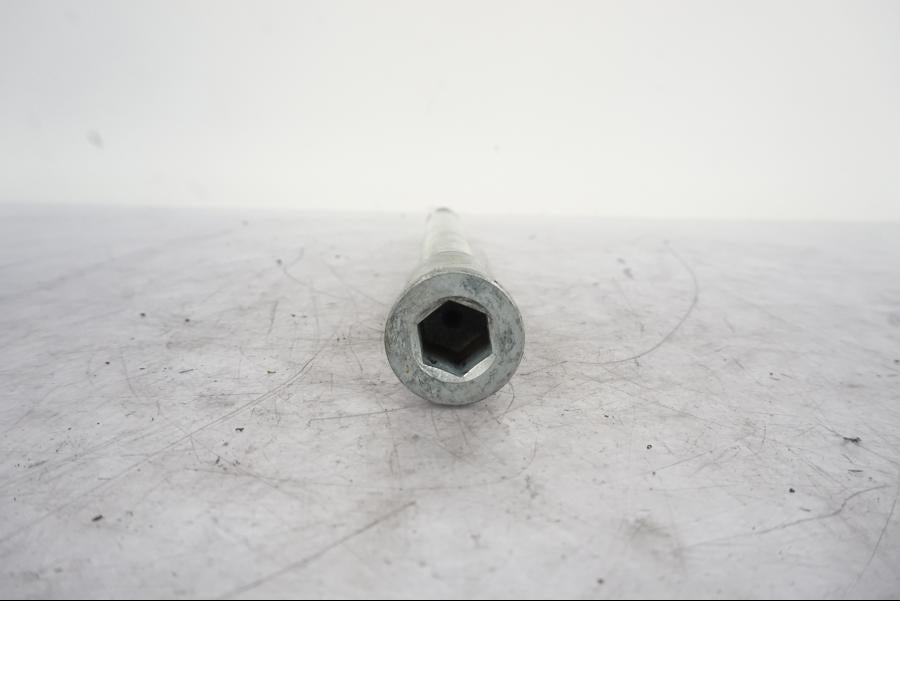 Vänster sida på Axel från en Kawasaki ER-6N -2012 motorcykel.