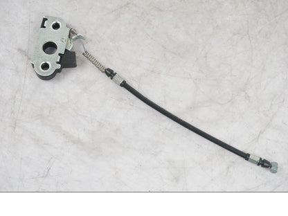 Baksidan på Sadellåsmekanism från en KTM 1290 Super Duke R -2022 motorcykel.