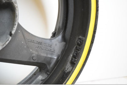 Höger sida på Fälg från en Honda VTR 1000 F -1997 motorcykel.