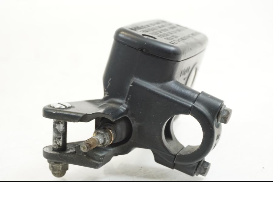 Baksidan på Kopplingshuvudcylinder från en Honda ST 1300 -2002 motorcykel.