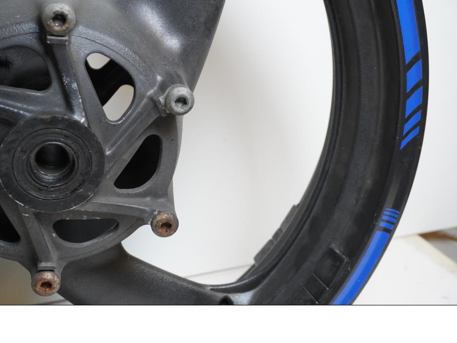 Vänster sida på Fälg från en Yamaha YZF 600 R -1997 motorcykel.