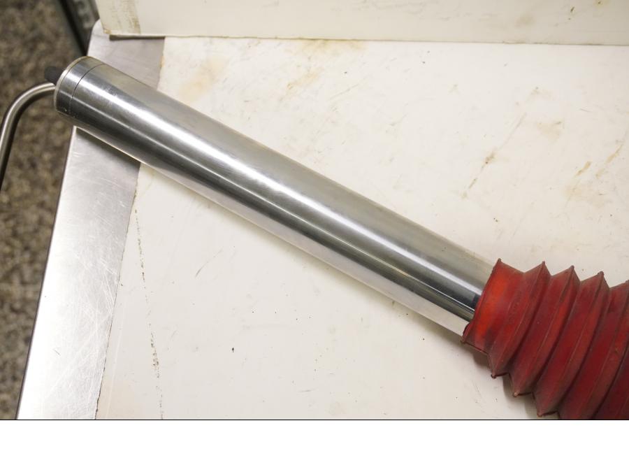 Vänster sida på Gaffelben från en Suzuki DR 650 -1991 motorcykel.