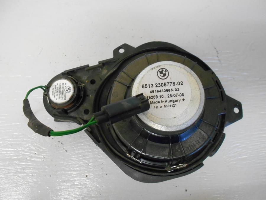 Baksidan på Högtalare från en BMW K 1200 LT -2007 motorcykel.