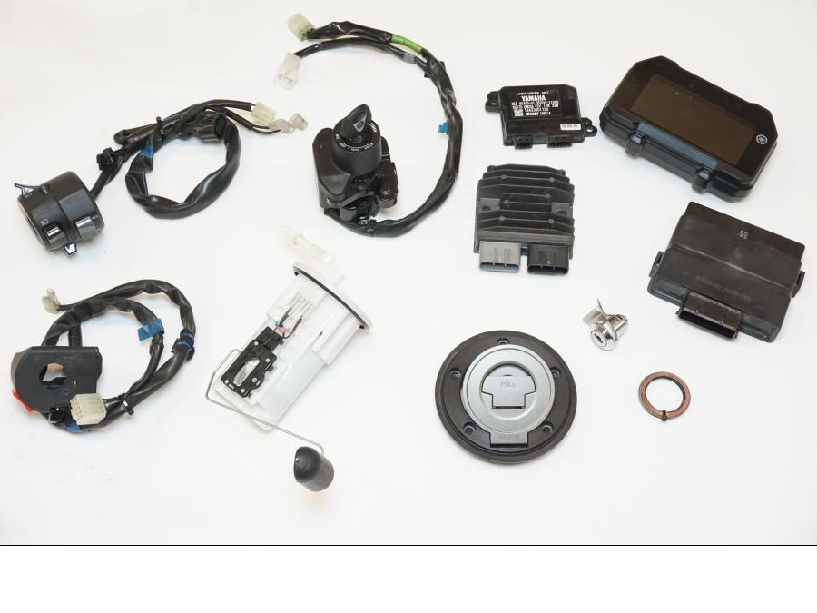 Baksidan på Motorpaket från en Yamaha YZF R7 -2022 motorcykel.
