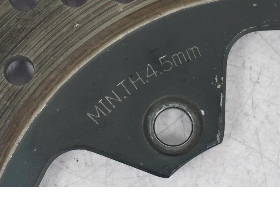 Vänster sida på Bromsskiva från en Suzuki GSX 1300 RX -1999 motorcykel.