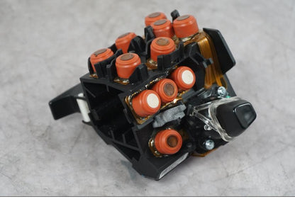 Vänster sida på Styrelreglage från en Ducati Multistrada V4 -2024 motorcykel.