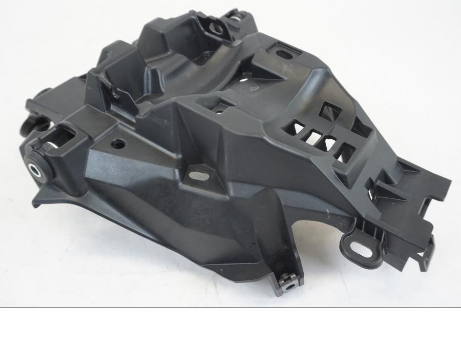 Höger sida på Strålkastarfäste från en Yamaha MT-09 -2021 motorcykel.