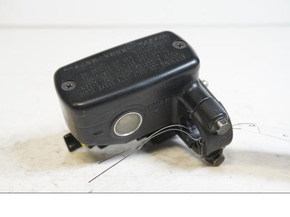 Framsidan på Bromshuvudcylinder från en Honda CBR 1100 XX -1998 motorcykel.