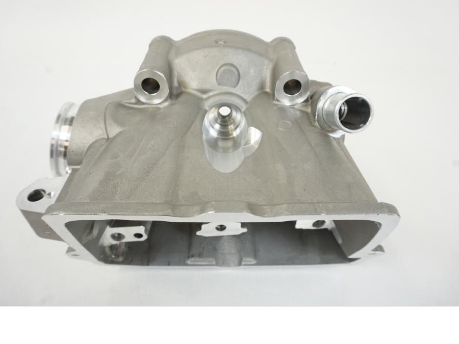 Snett uppifrån på Topplock från en KTM 250 SX-F -2008 motorcykel.