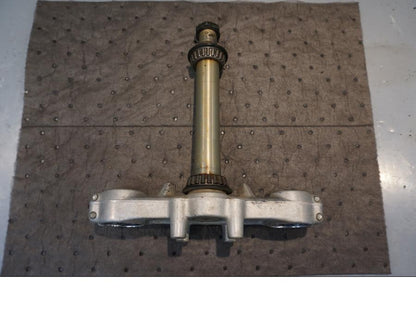 Höger sida på Gaffelkrona från en Suzuki DR 650 -1997 motorcykel.