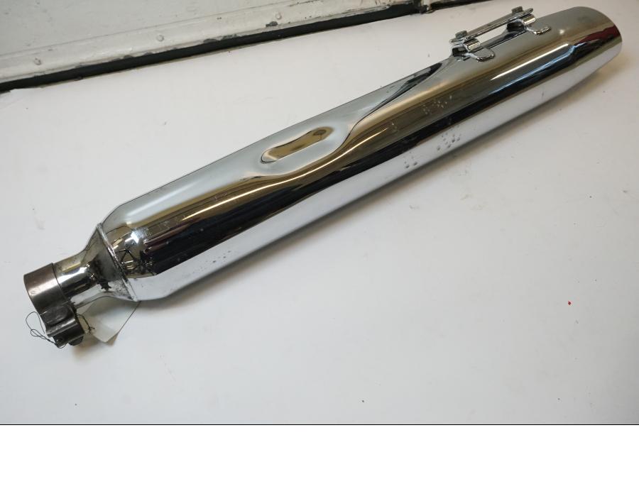 Framsidan på Ljuddämpare från en H-D Street Glide FLHX -2015 motorcykel.