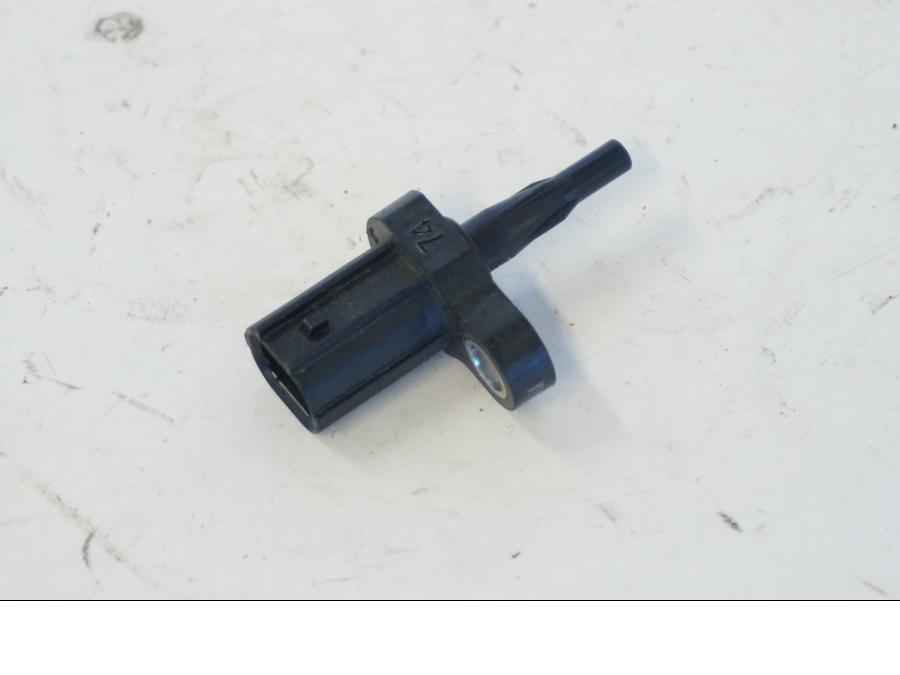 Framsidan på Luftburksensor från en Kawasaki ER-6N -2012 motorcykel.