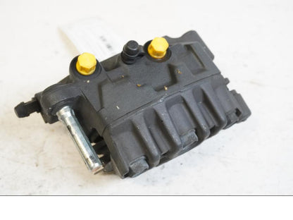 Baksidan på Bromsok från en Honda CBR 1100 XX -2001 motorcykel.