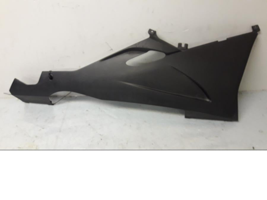 Framsidan på Magkåpa från en BMW K 1300 S -2014 motorcykel.