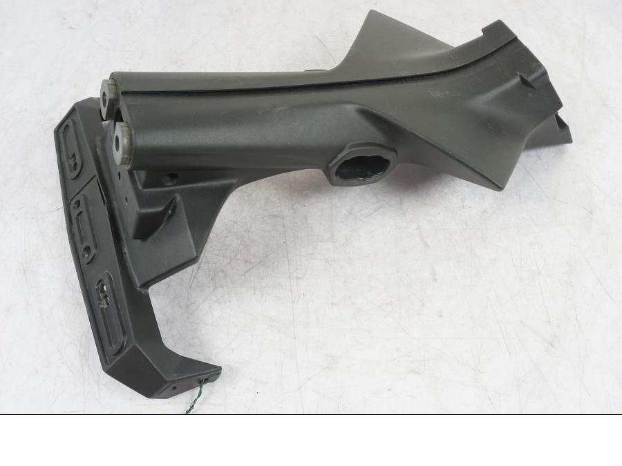 Vänster sida på Skylthållare från en Kawasaki Z 900 -2018 motorcykel.