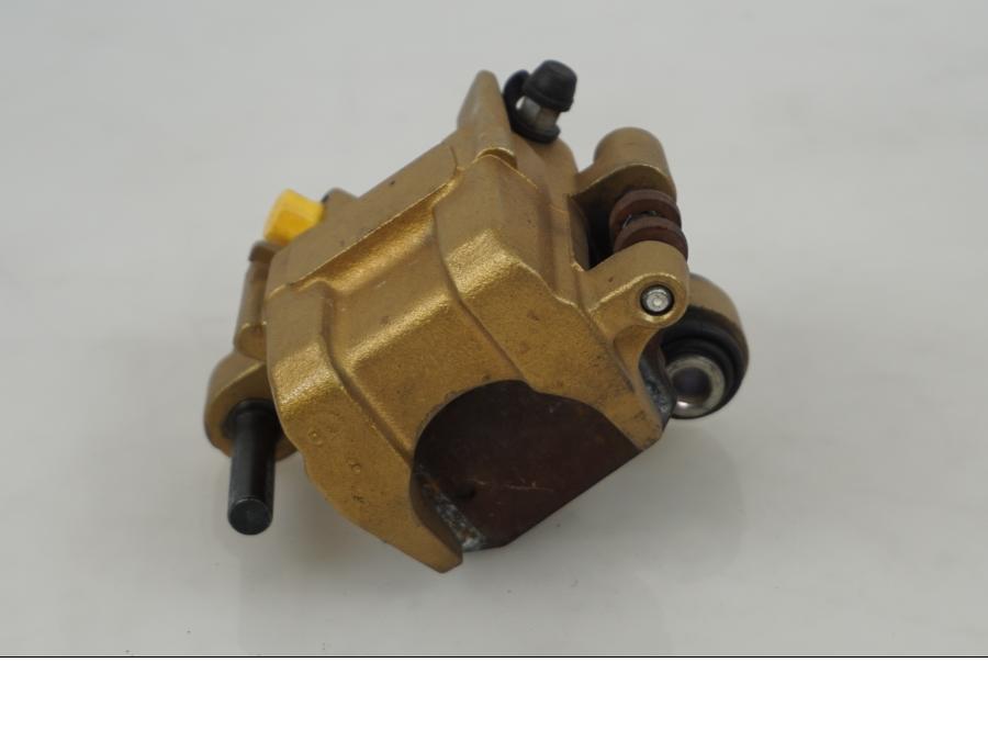 Baksidan på Bromsok från en Triumph Street Triple -2009 motorcykel.