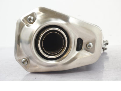 Snett uppifrån på Ljuddämpare från en Kawasaki Z 900 -2018 motorcykel.