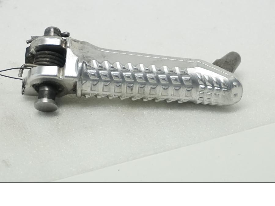 Framsidan på Fotpinne från en BMW S 1000 RR -2010 motorcykel.