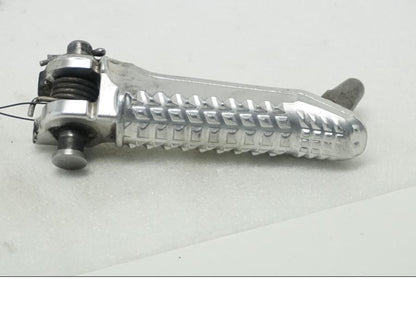 Framsidan på Fotpinne från en BMW S 1000 RR -2010 motorcykel.