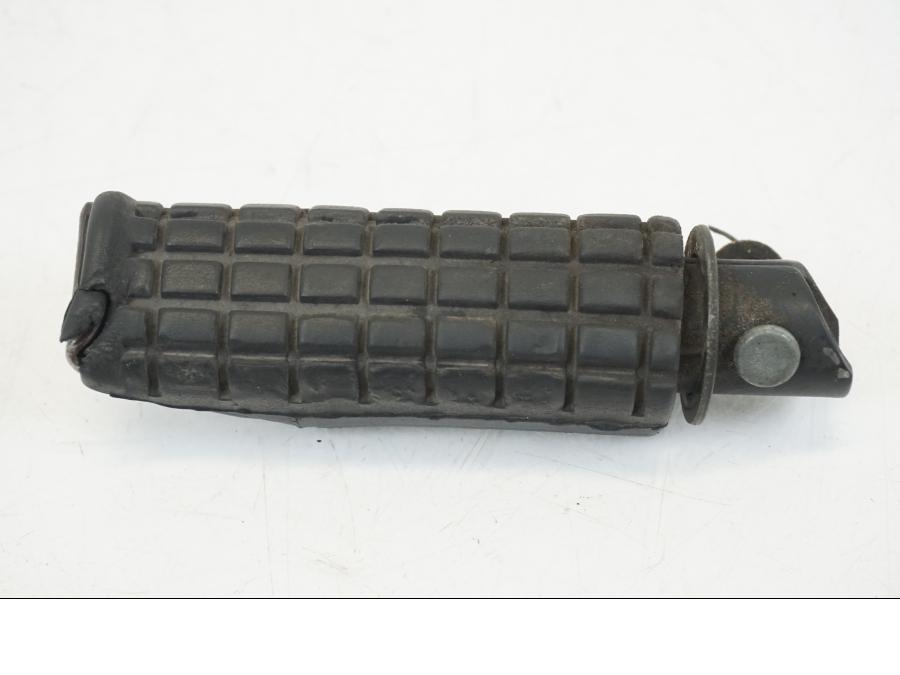 Vänster sida på Fotpinne från en Honda CB 750 -2002 motorcykel.