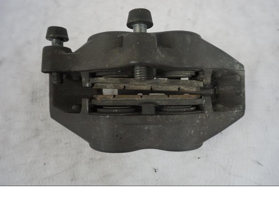 Snett uppifrån på Bromsok från en BMW R 1150 GS -2002 motorcykel.