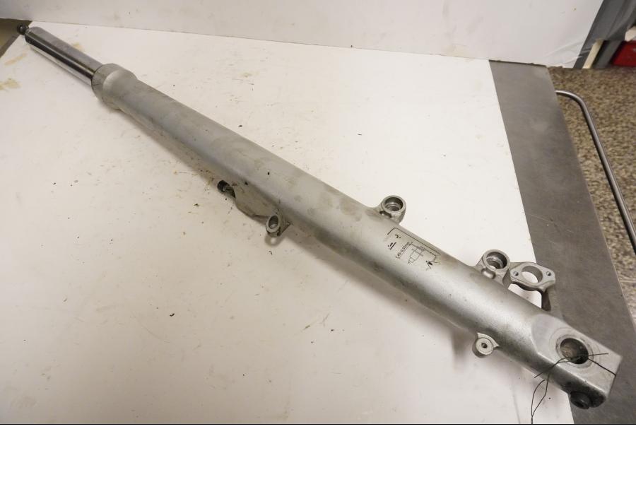 Framsidan på Gaffelben från en BMW R 1100 GS -1997 motorcykel.