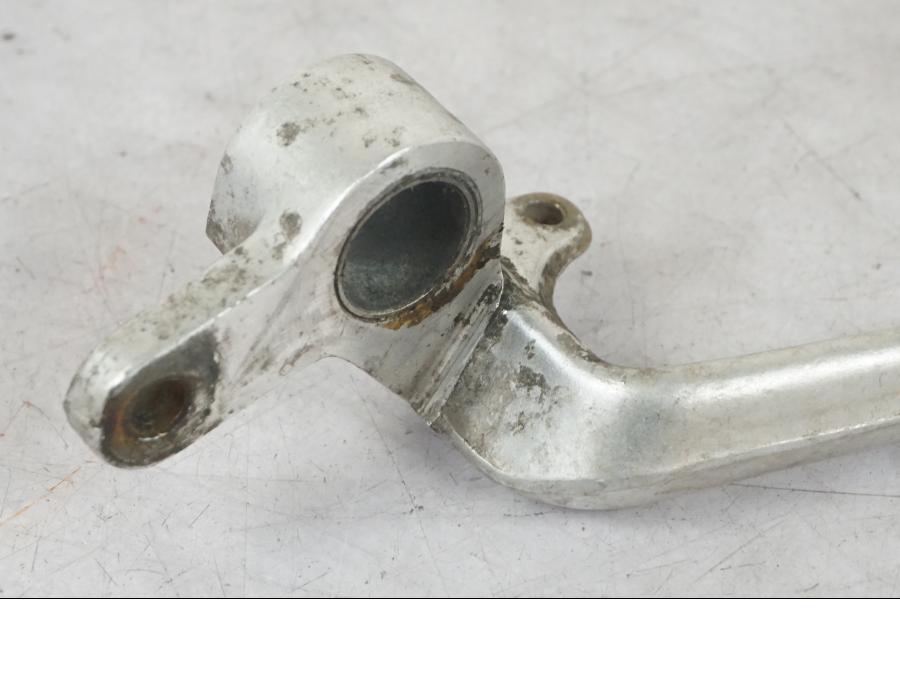 Höger sida på Bromspedal från en Honda CBR 1100 XX -1999 motorcykel.