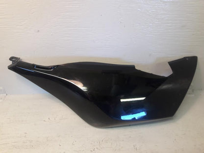 Framsidan på Bakvinge från en BMW K 1200 S -2008 motorcykel.