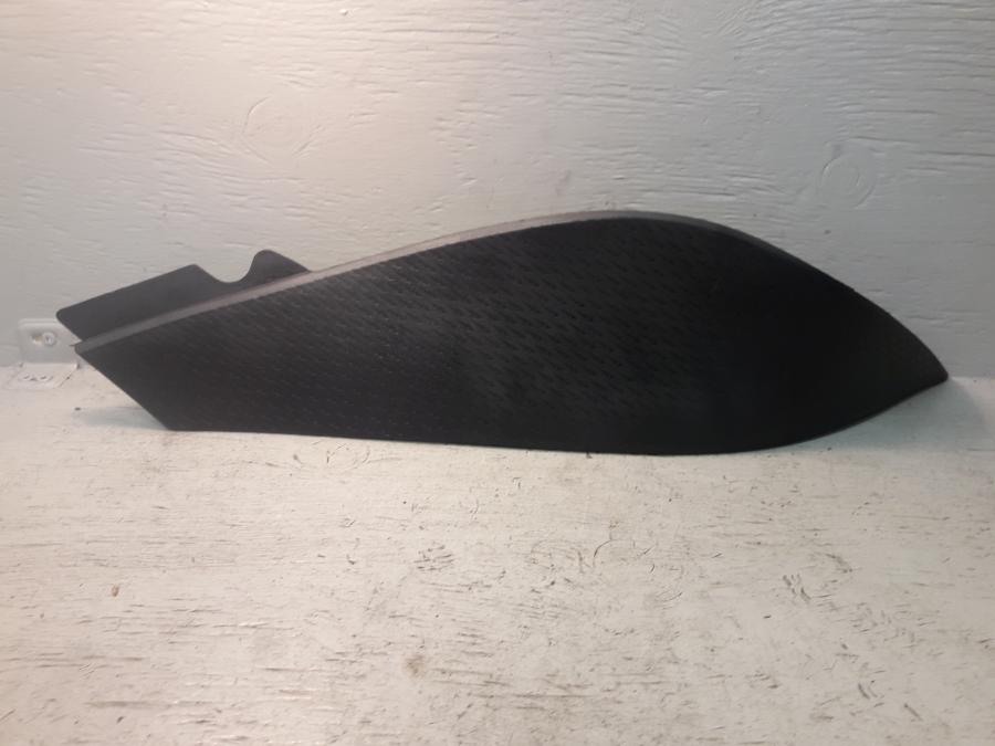 Framsidan på Bensintankskåpa från en Kawasaki ZX-6R -2008 motorcykel.