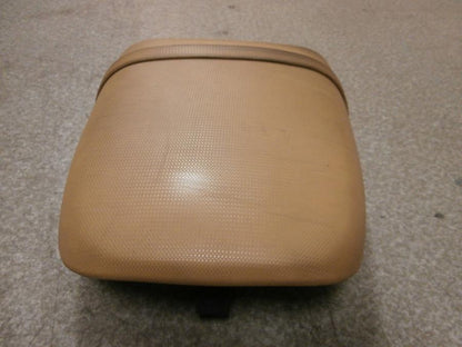 Höger sida på Sadel från en BMW R 850 R -2003 motorcykel.