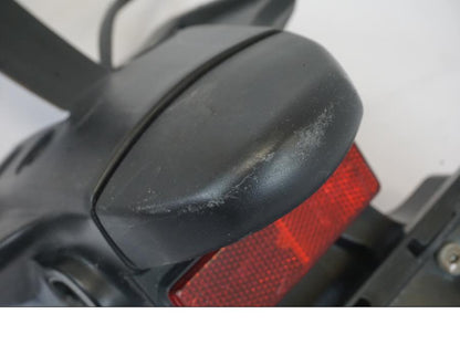 Snett nerifrån på Skylthållare från en Yamaha MT-07 -2018 motorcykel.