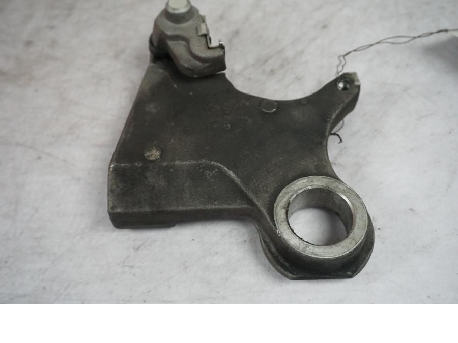 Vänster sida på Bromsoksfäste från en Yamaha YZF R6 -2006 motorcykel.