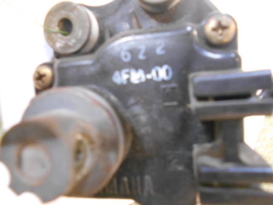 Vänster sida på Avgasspjällmotor från en Yamaha YZF 1000 R -1997 motorcykel.