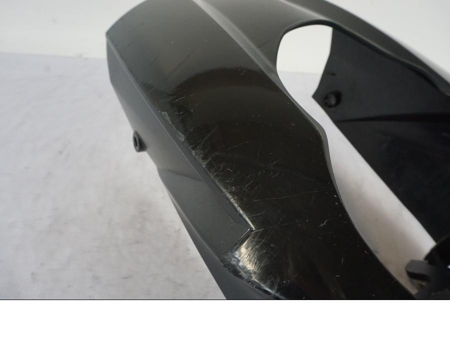 Snett nerifrån på Strålkastarkåpa från en KTM 990 Super Duke -2006 motorcykel.