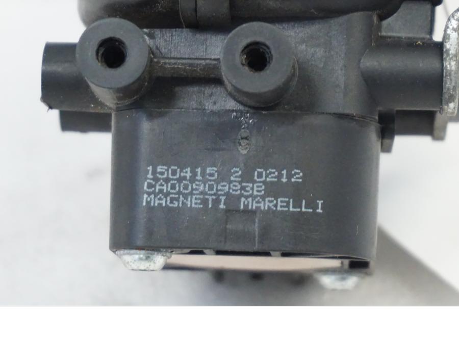 Snett uppifrån på Gasreglage från en Aprilia RSV 1000 -2010 motorcykel.