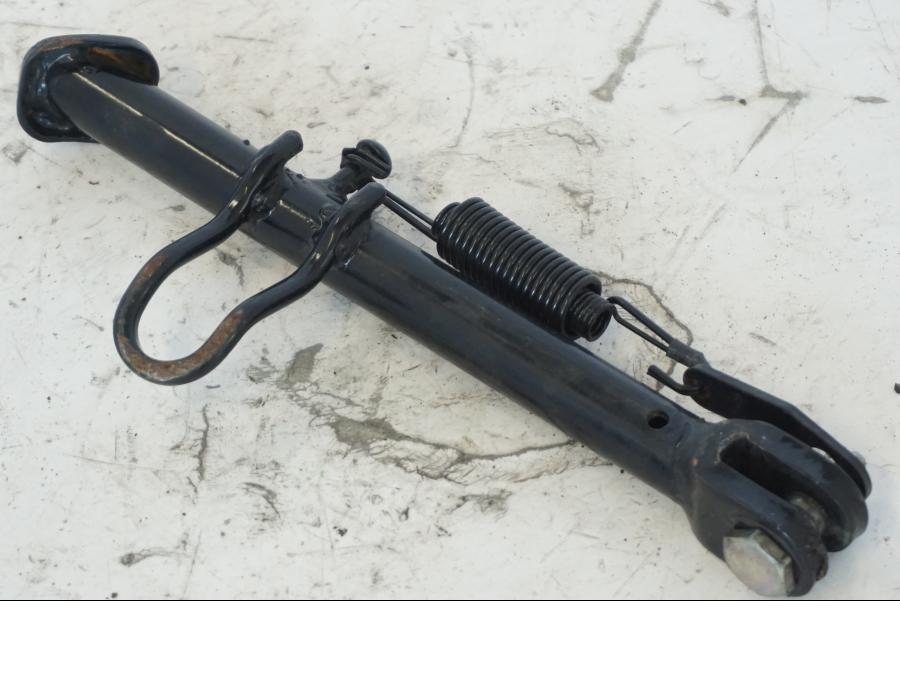 Snett uppifrån på Sidostöd från en Kymco Agility 125 -2019 scooter.