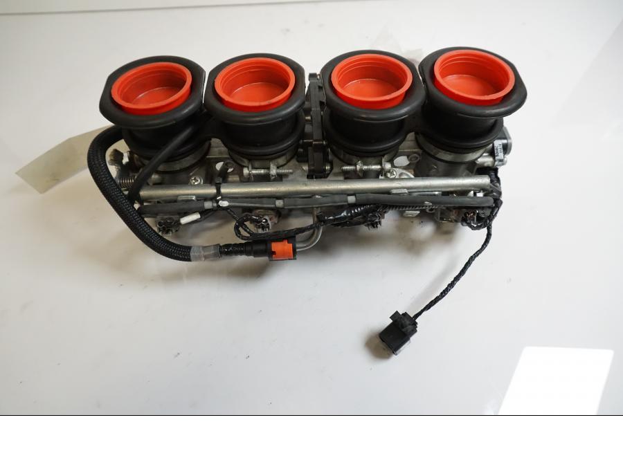 Baksidan på Spjällhus från en Kawasaki ZZ-R 1400 -2010 motorcykel.