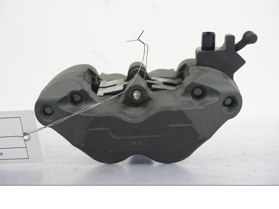 Vänster sida på Bromsok från en Kawasaki Z 900 -2019 motorcykel.