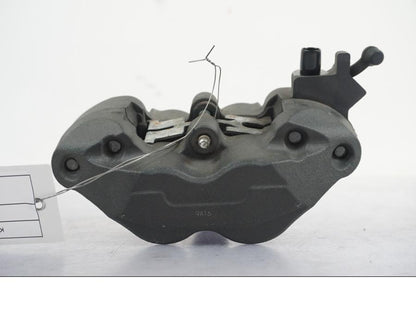 Vänster sida på Bromsok från en Kawasaki Z 900 -2019 motorcykel.