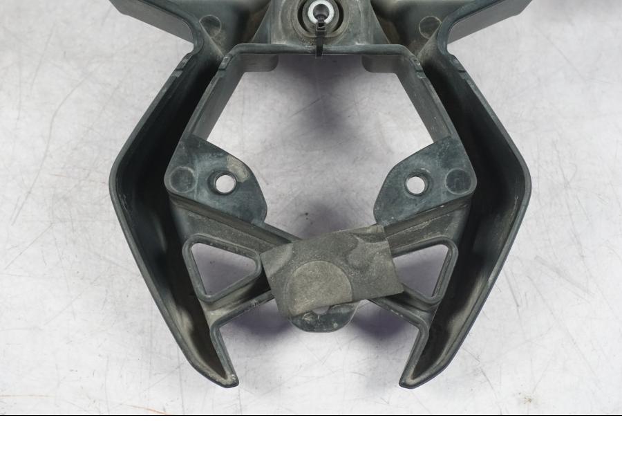 Baksidan på Skylthållare från en BMW R 1200 GS -2005 motorcykel.