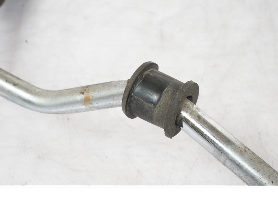 Vänster sida på Oljekylrör från en Honda CBR 1000 F -1999 motorcykel.