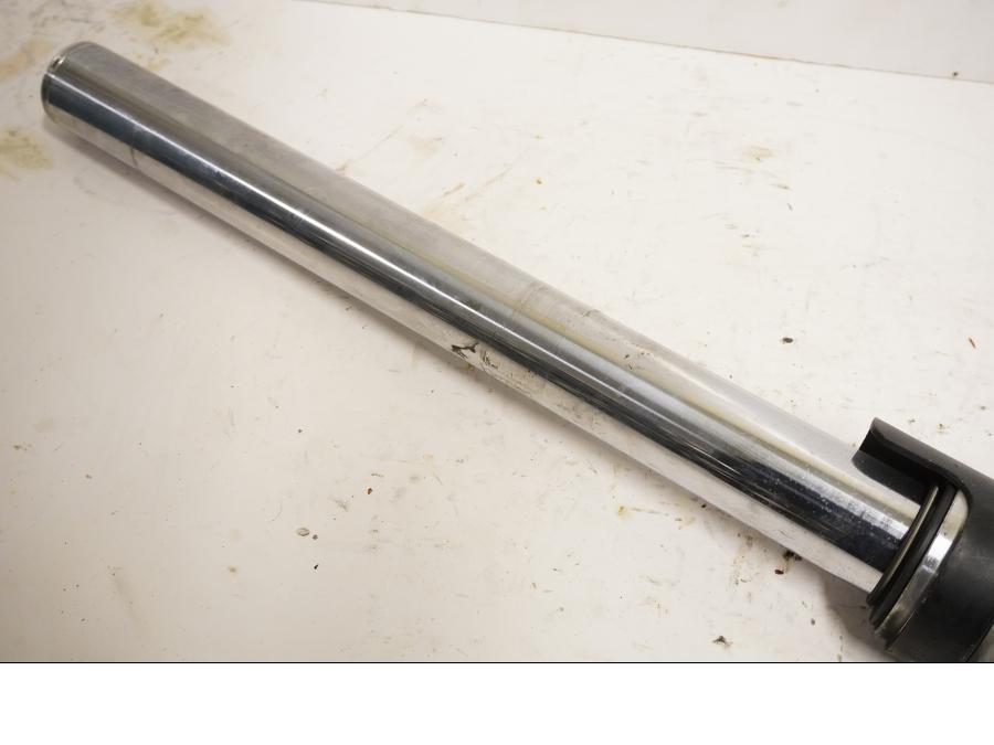 Höger sida på Gaffelben från en Honda CBR 1100 XX -2000 motorcykel.