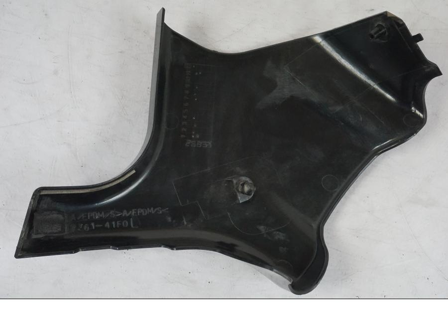 Vänster sida på Ramskydd från en Suzuki VL 800 -2002 motorcykel.