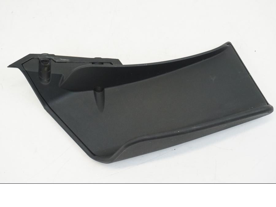 Snett nerifrån på Spoiler från en Ducati Streetfighter V4 -2020 motorcykel.