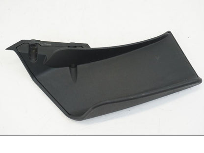 Snett nerifrån på Spoiler från en Ducati Streetfighter V4 -2020 motorcykel.