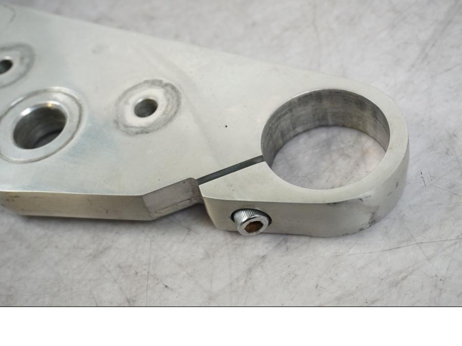 Höger sida på Gaffelkrona från en Kawasaki VN 1500 Mean Streak -2002 motorcykel.