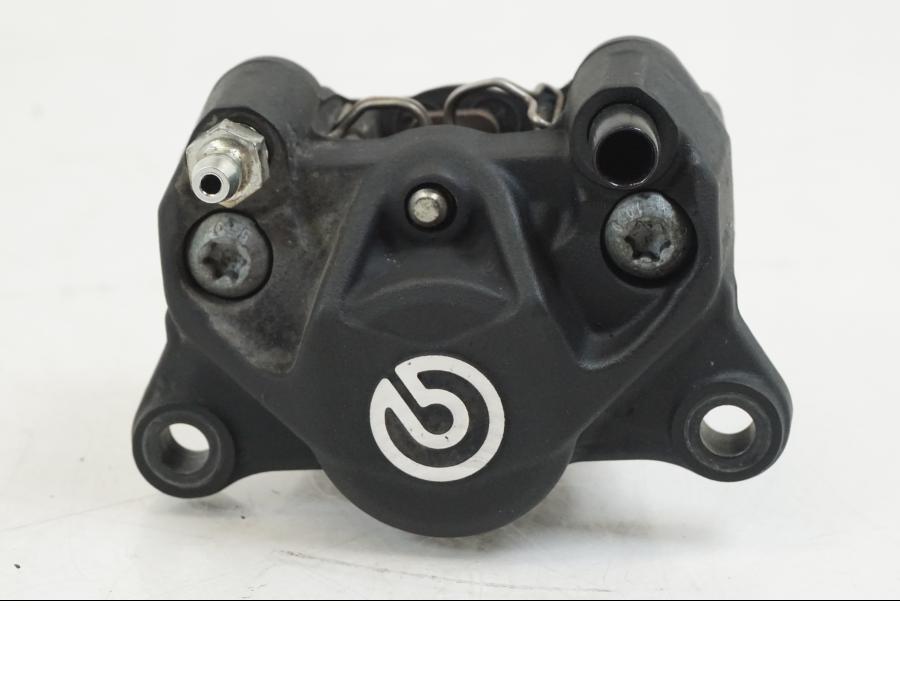 Framsidan på Bromsok från en Triumph Speed Triple -2021 motorcykel.