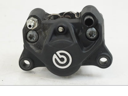 Framsidan på Bromsok från en Triumph Speed Triple -2021 motorcykel.